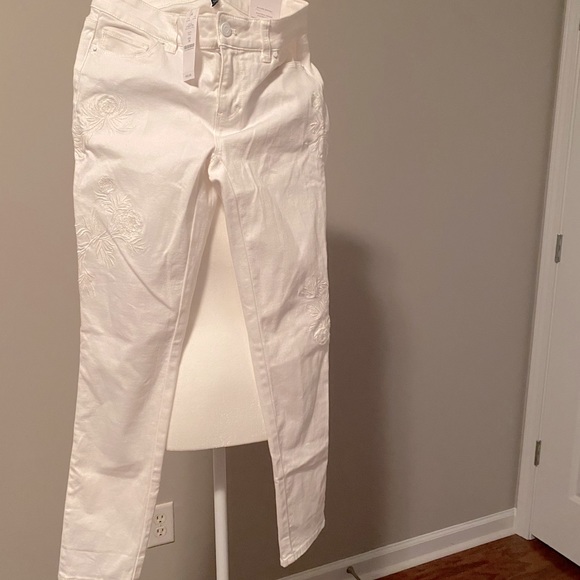 WHBM NewwithTags white jeans white stitched flower - Picture 6 of 7